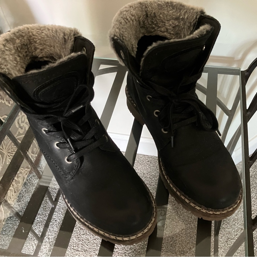 Women's Black Winter Boots with Fur Lining